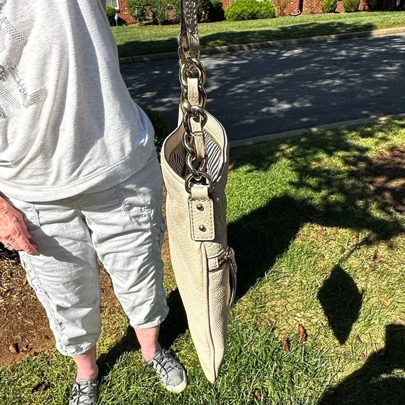 Kate Spade Cream Leather Crossbody Bag EUC - Picture 4 of 10